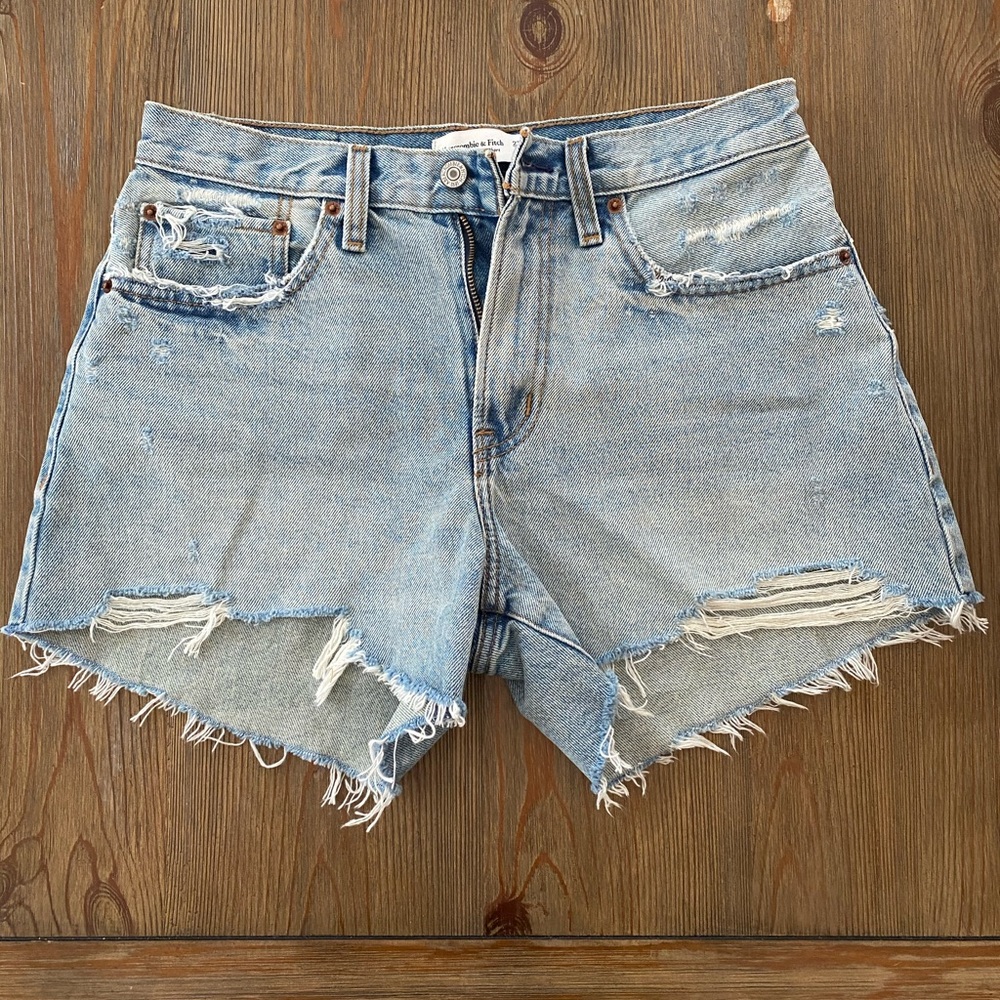 Abercrombie NWT Mid Rise Boyfriend Shorts